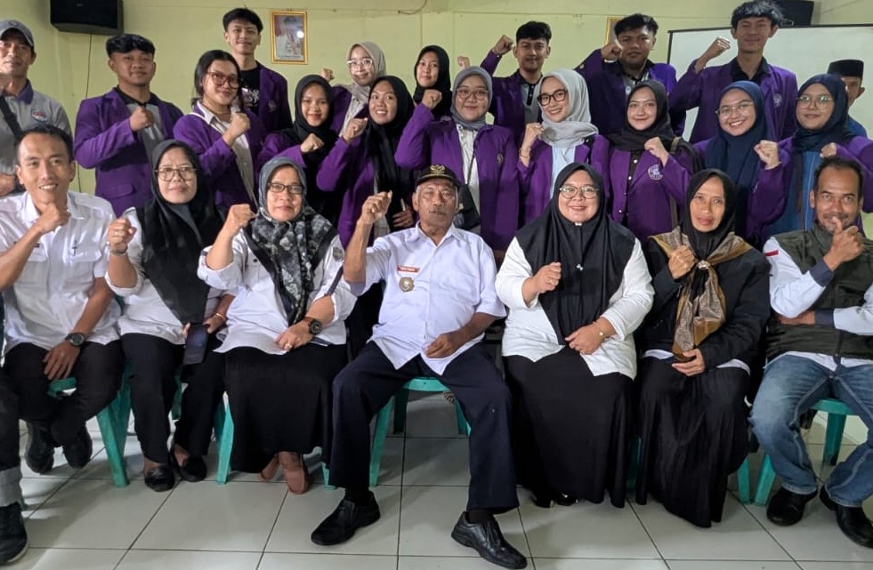 Penerimaan Mahasiswa KKN Unigal Ciamis di Desa Margamulya oleh Kepala Desa